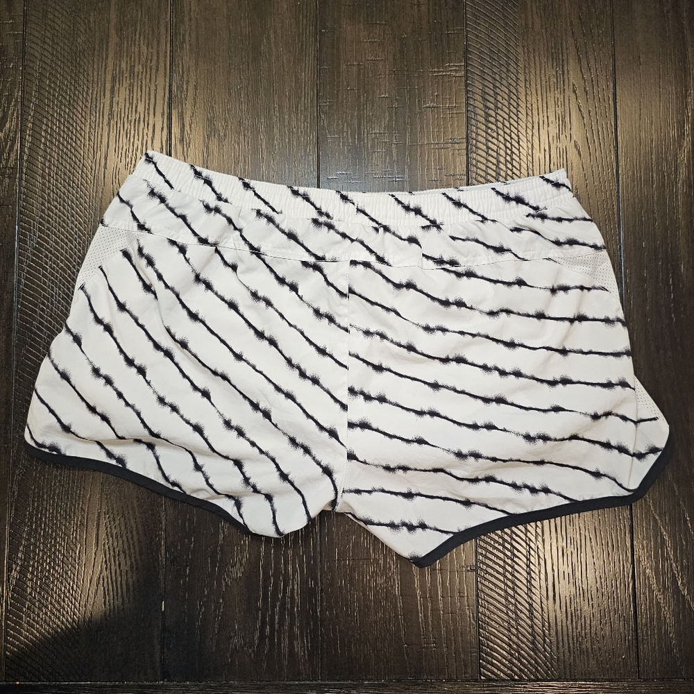 Old Navy Active Shorts - Picture 2 of 7